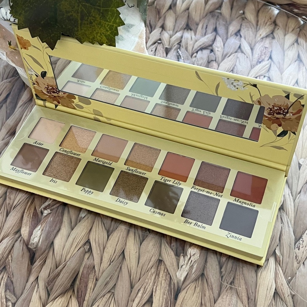 Laura Geller Seasonless Staples Wildflower Wishes Multi-Finish Eyeshadow Palette - Picture 3 of 3
